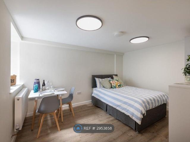Room for rent in Rose Hill, Pachesham Park