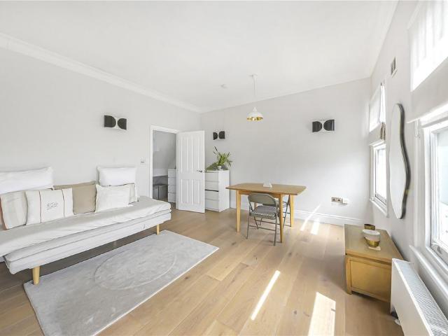 Apartment for rent in Kensal Town, Greater London