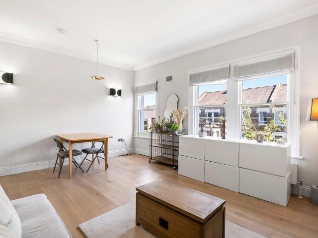 Apartment for rent in Maida Hill, Greater London