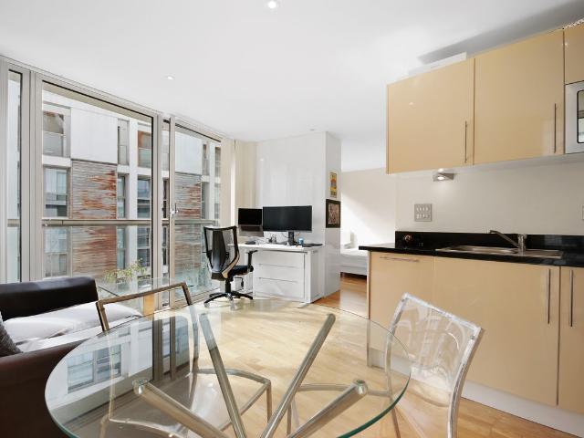 Studio for rent in Isle Of Dogs, Greater London