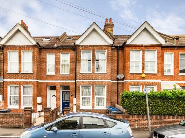 Apartment for rent in London Borough of Merton, Collier's Wood