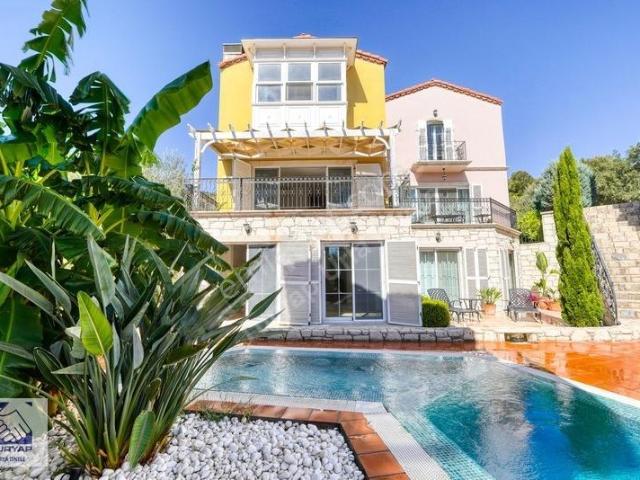 Urla, İzmir içerisinde satılık Villa
