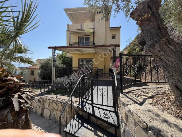Kuşadasi, Aydin içerisinde satılık Villa