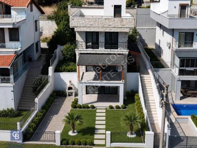 Dikili, İzmir içerisinde satılık Villa