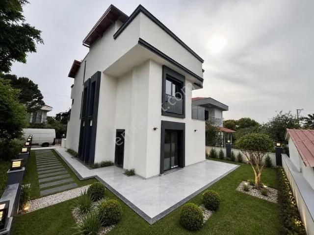Orta Mahallesi, Menderes içerisinde satılık Villa