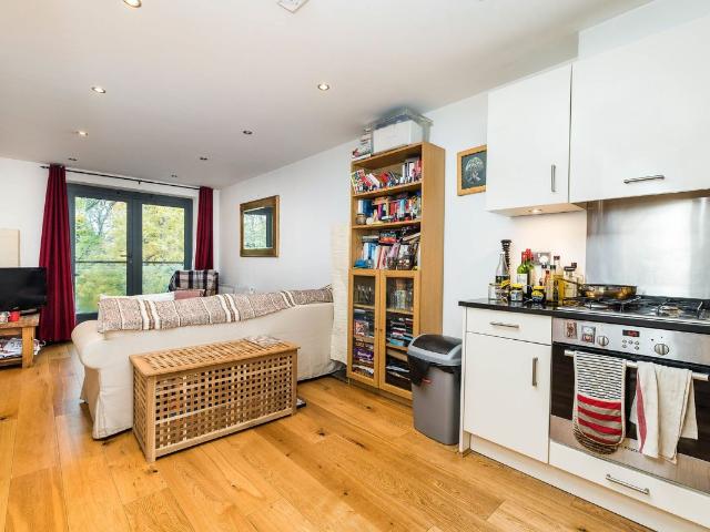 Apartment for rent in Denmark Hill, Greater London