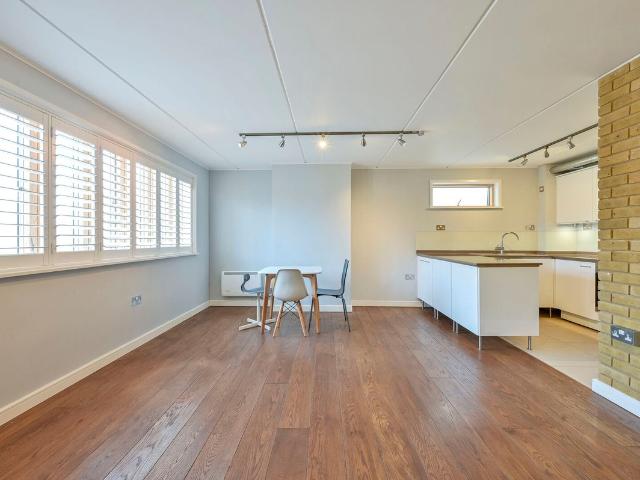 Studio for rent in Cottenham Park, Greater London