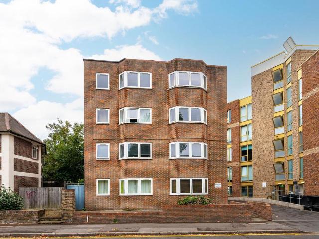 Apartment for rent in Surbiton, Greater London