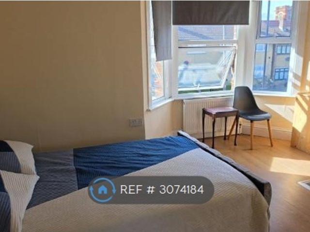 Studio for rent in London Borough of Croydon, Greater London