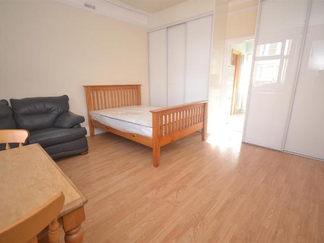 Studio for rent in Newtown, Reading