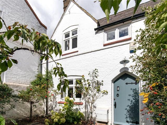 House for rent in London Borough of Merton, Raynes Park