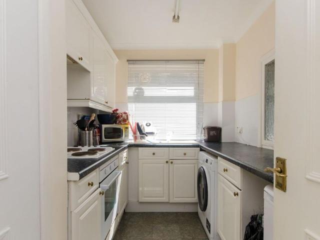 Apartment for rent in London Borough of Merton, Merton Park