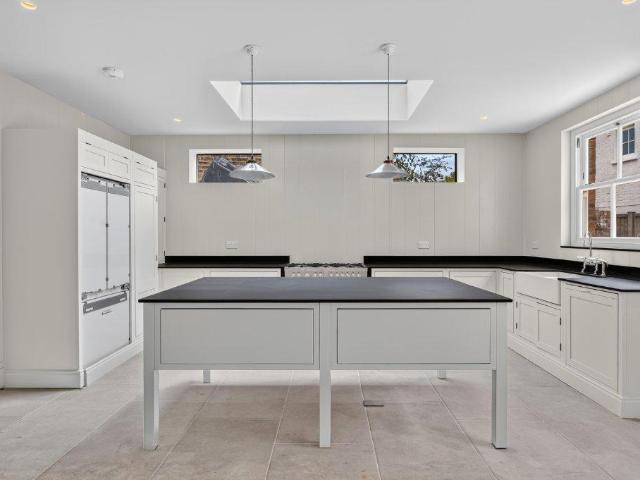 House for rent in London Borough of Merton, Raynes Park