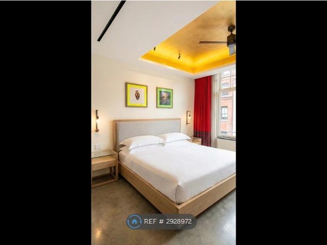 Studio for rent in Saint Giles, Bloomsbury