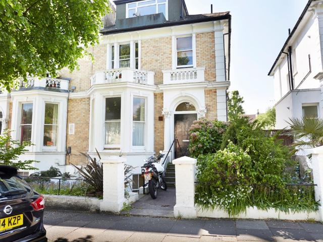 Studio for rent in Aldrington