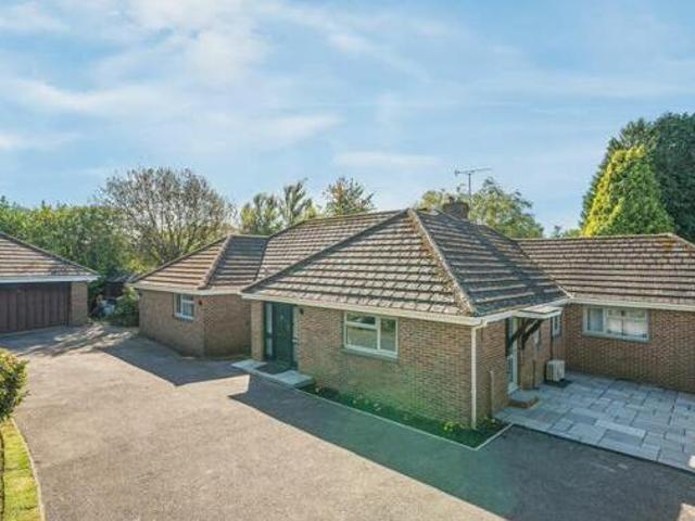 House for sale in Denne Park, Horsham