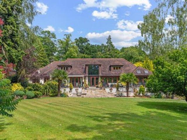 House for sale in Little Stanmore, Greater London
