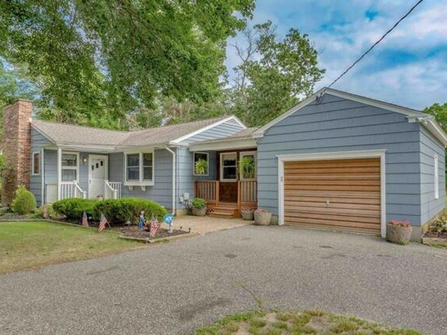 House for sale in Dennisville