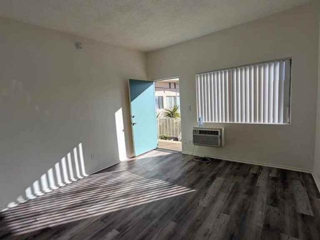 Apartment for rent in Canoga Park, California