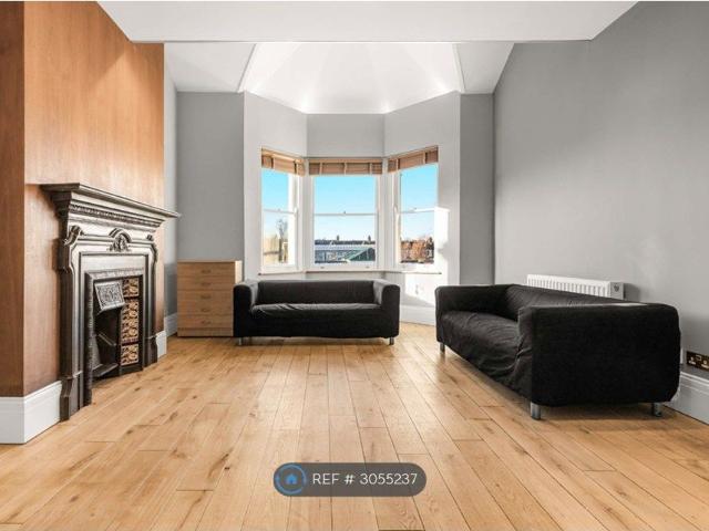 Apartment for rent in Ferme Park, Greater London