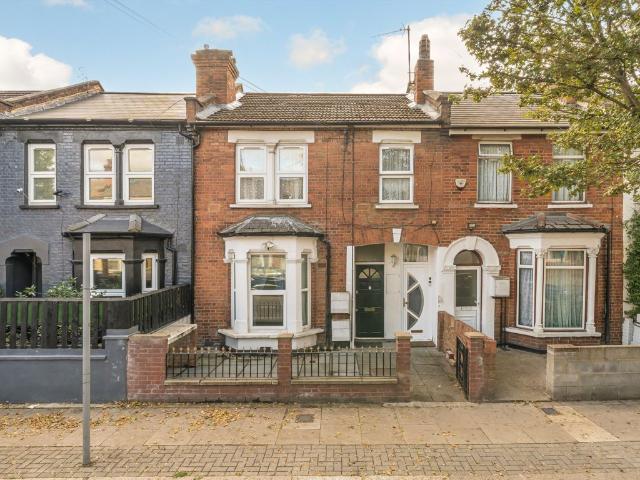 Apartment for rent in Dudden Hill, Greater London