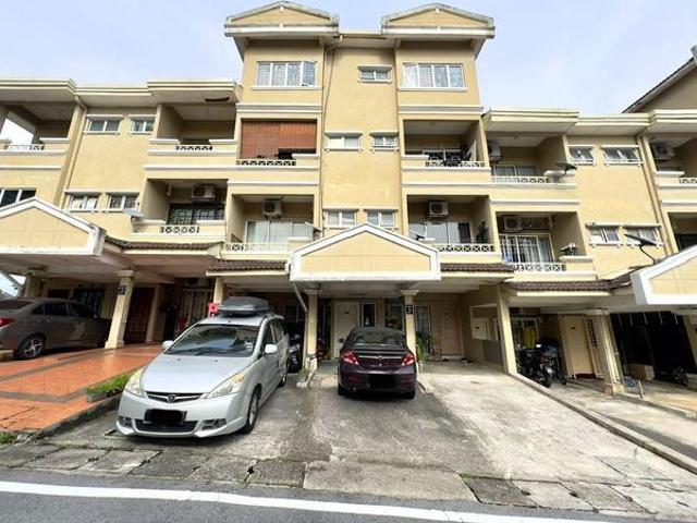 Townhouse for sale in Petaling, Alam Impian