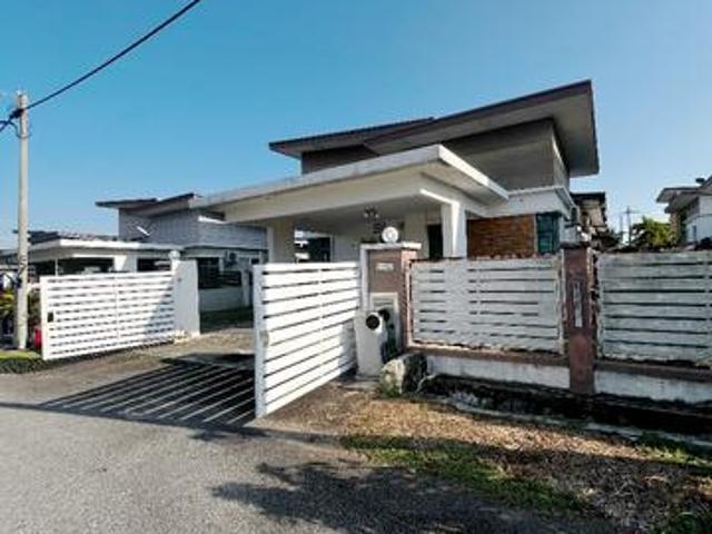 Bungalow for sale in Malaka