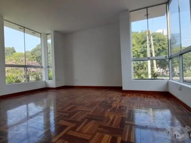 Cochera alquiler en San Isidro, Lima Metropolitana
