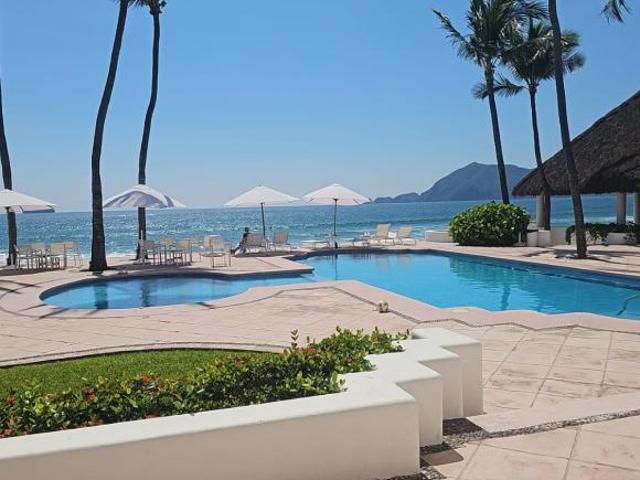 Departamento a la venta en el Condominio La Iguana en Olas Altas, Manzanillo