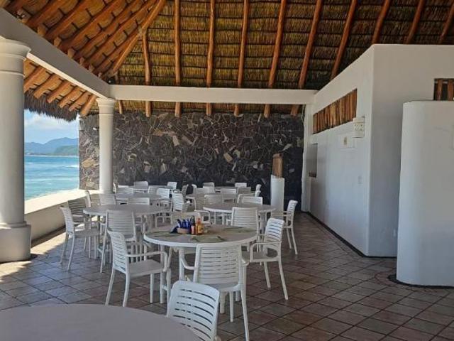 Departamento a la venta en el Condominio La Iguana en Olas Altas, Manzanillo