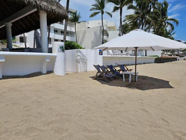Departamento a la venta en el Condominio La Iguana en Olas Altas, Manzanillo