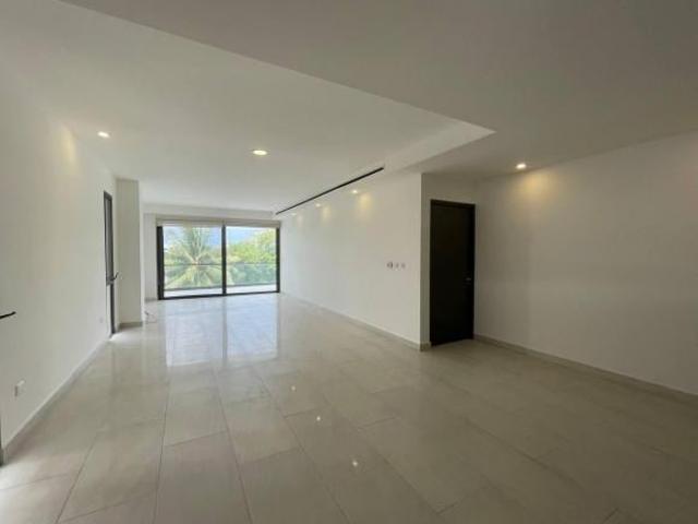 Departamento con alberca y vistas a laguna