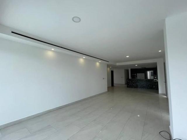 Departamento con alberca y vistas a laguna