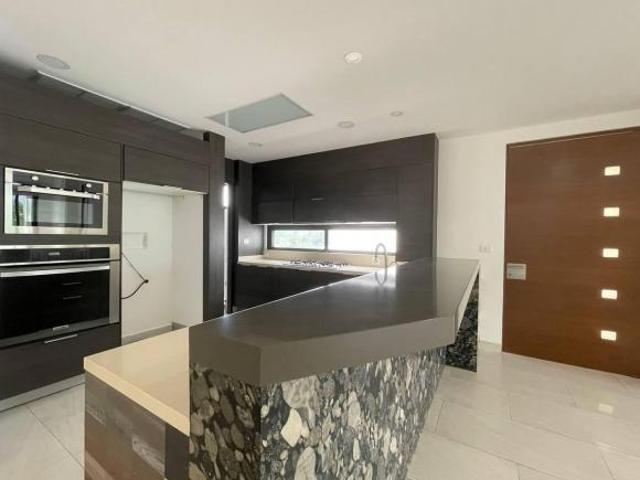 Departamento con alberca y vistas a laguna