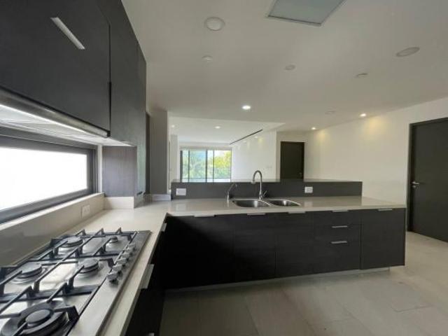 Departamento con alberca y vistas a laguna