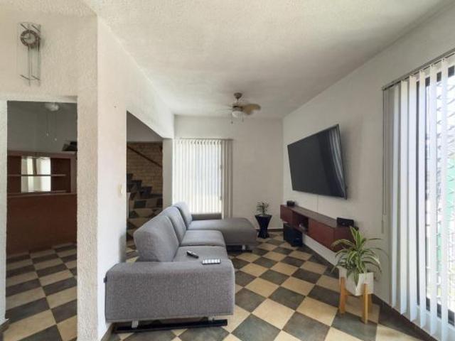 AMPLIO DEPTO CON TERRAZA EXCELENTES CONDICIONES