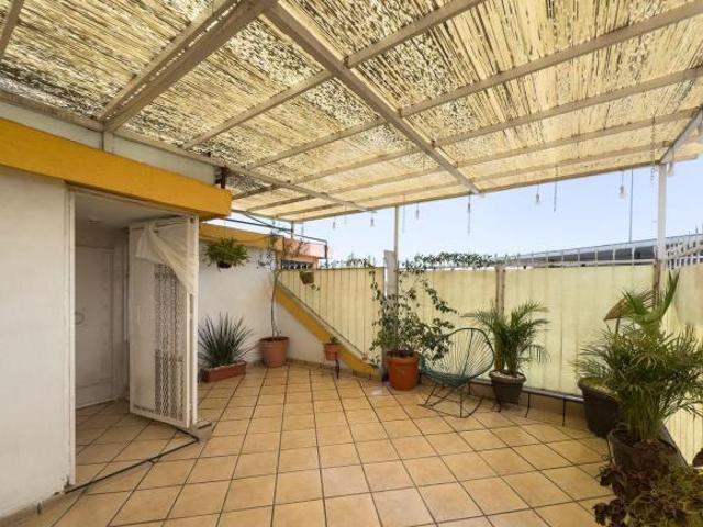 AMPLIO DEPTO CON TERRAZA EXCELENTES CONDICIONES