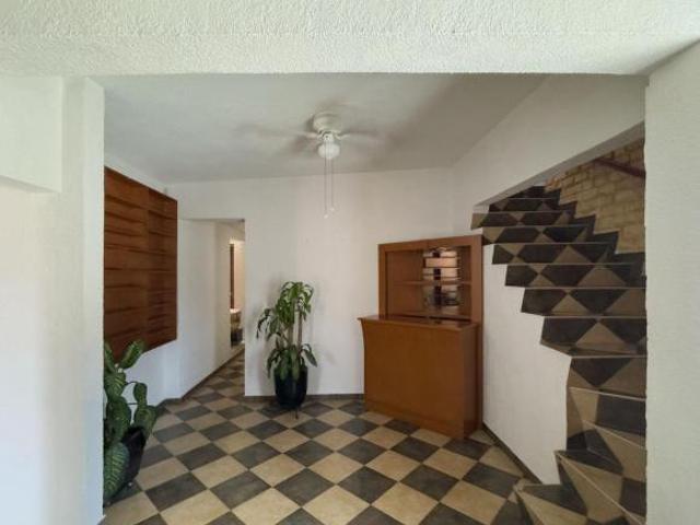 AMPLIO DEPTO CON TERRAZA EXCELENTES CONDICIONES