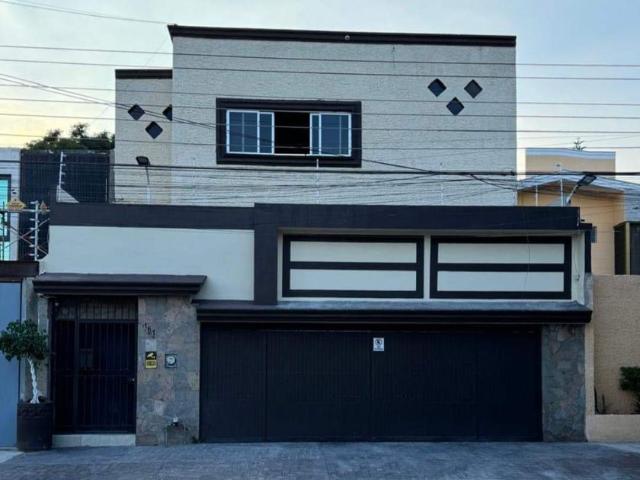 Casa en renta en Jardines de La Patria, Zapopan