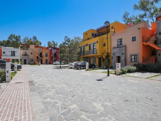 DEPARTAMENTO SEMI AMUEBLADO EN ZIRÁNDARO