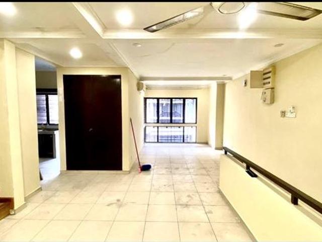 Townhouse for sale in Petaling, Damansara Damai