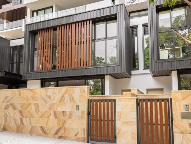 Townhouse for rent in Lower North Shore, Sydney