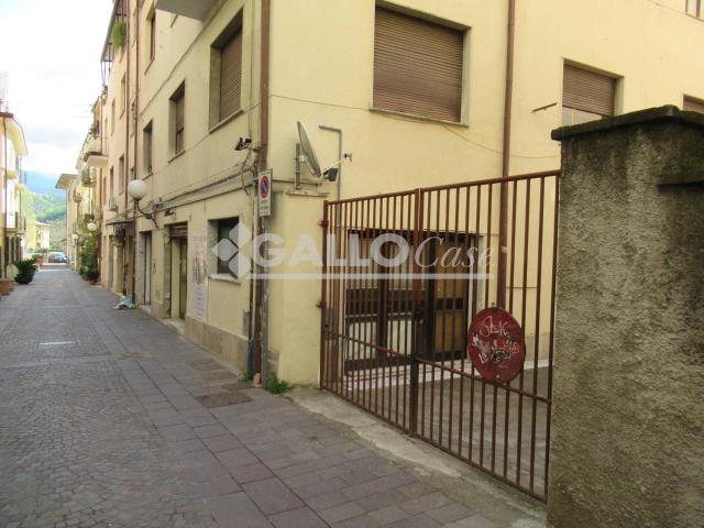Locale Commerciale in affitto a Calabria, Cosenza