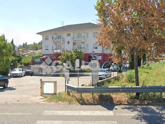 Locale Commerciale in affitto a Calabria, Cosenza