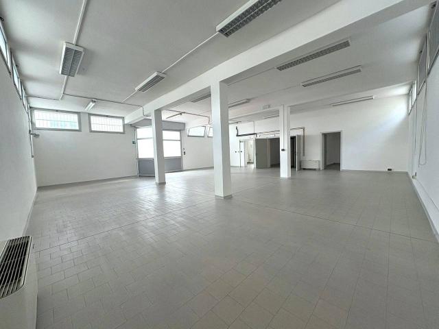 Locale Commerciale in affitto a Idice, San Lazzaro