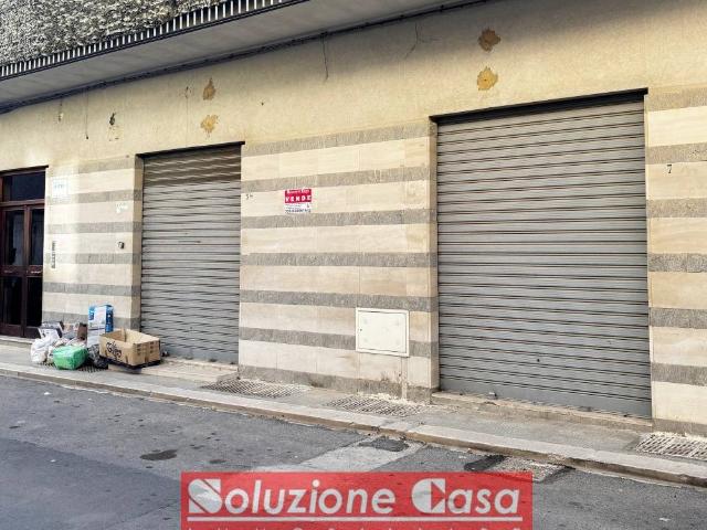 Capannone in vendita a Canosa di Puglia, Barletta-Andria-Trani