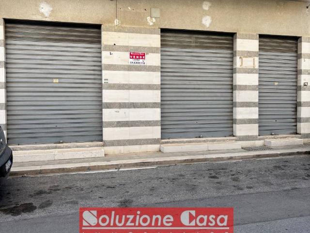 Capannone in vendita a Canosa di Puglia, Barletta-Andria-Trani