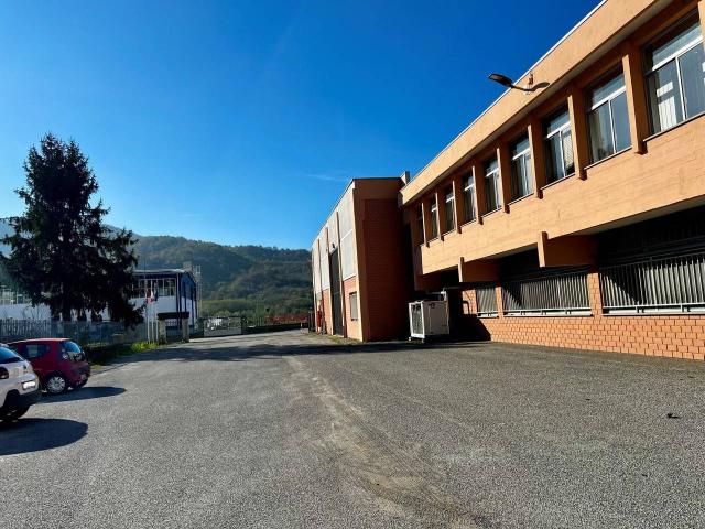 Locale Commerciale in vendita a Casella, Liguria