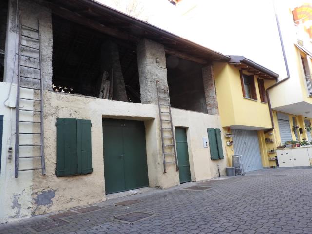 Capannone in vendita a Novate Brianza, Merate