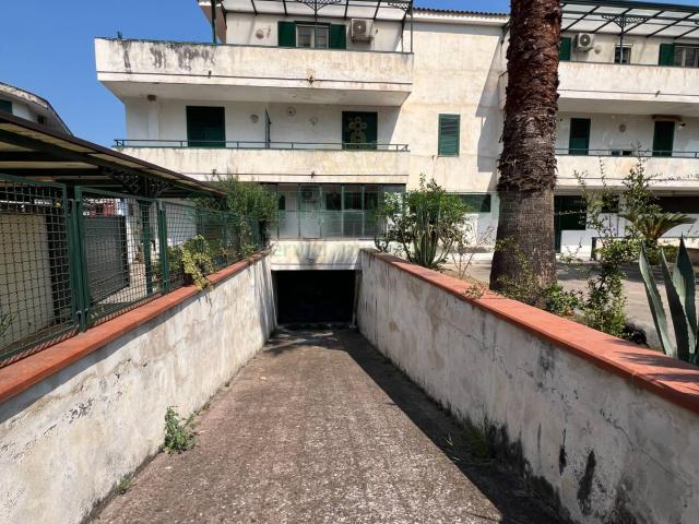 Capannone in vendita a Palma Campania, Campania